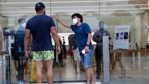 Tech Giant Apple Shuttering Stores – AGAIN!